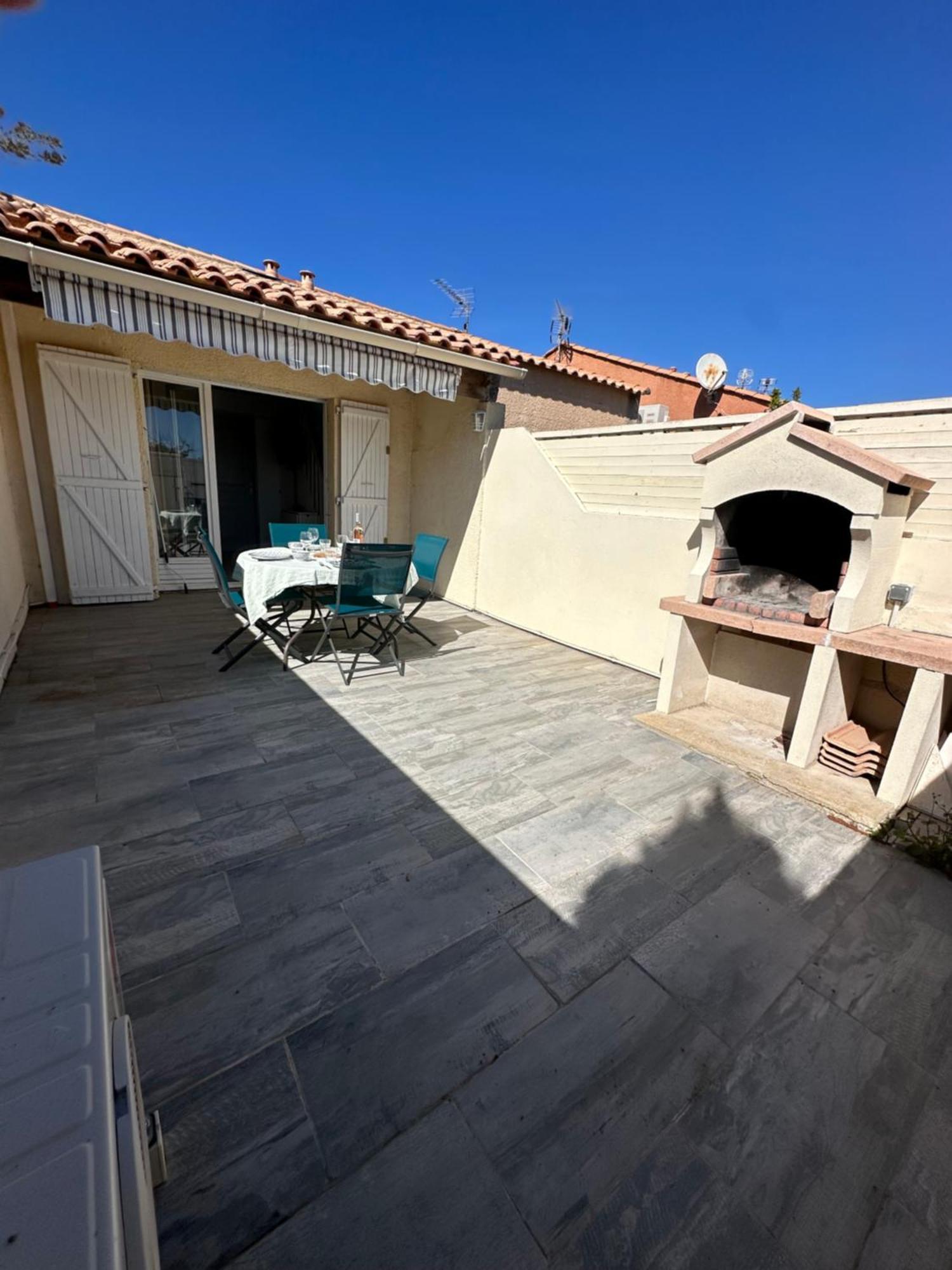 La Discrete Toute Equipee Avec Piscine Gruissan Exterior photo